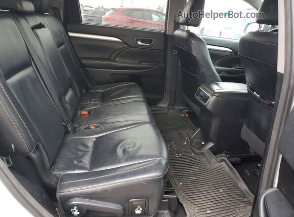5TDJZRFH4JS542034 2018 TOYOTA HIGHLANDER White Rear interior view