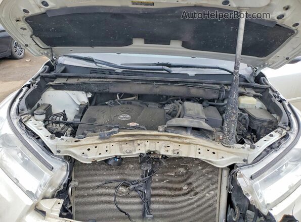 5TDJZRFH4JS542034 2018 TOYOTA HIGHLANDER White Engine compartment view