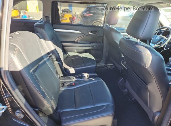 5TDJZRFH4JS553857 2018 TOYOTA HIGHLANDER Black Rear interior view