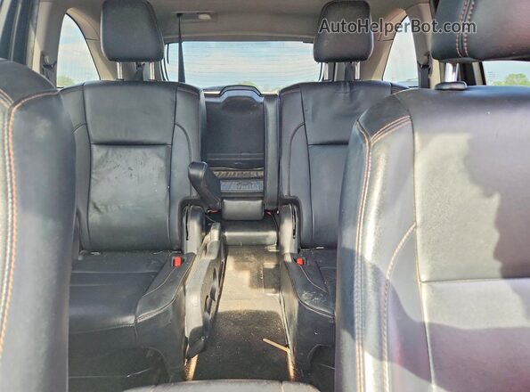 5TDJZRFH4KS949238 2019 TOYOTA HIGHLANDER White Rear seats view