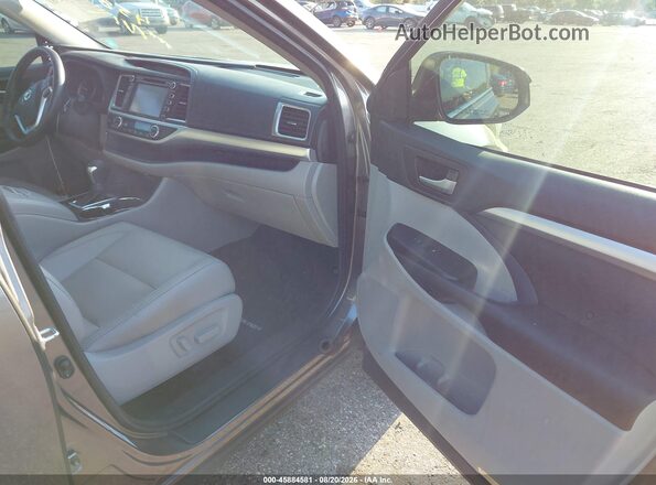 5TDJZRFH5HS408997 2017 TOYOTA HIGHLANDER Gray Widok wnętrza z przodu