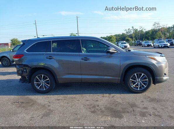 5TDJZRFH5HS408997 2017 TOYOTA HIGHLANDER Gray Widok wnętrza z tyłu