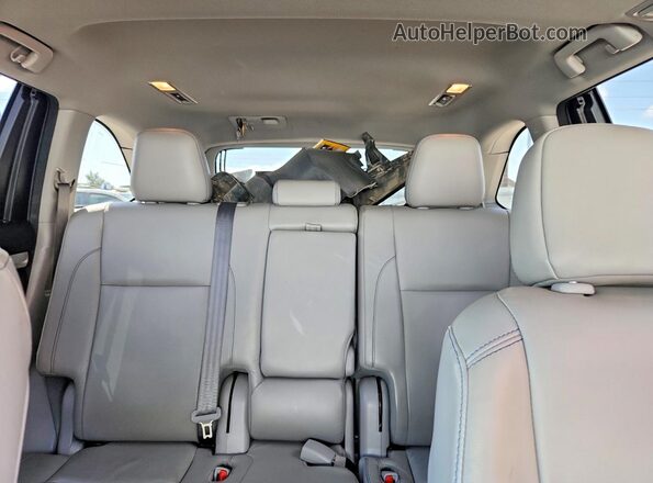 5TDJZRFH5HS440641 2017 TOYOTA HIGHLANDER White Rear seats view