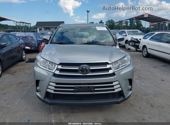 5TDJZRFH5JS818060 2018 TOYOTA HIGHLANDER Silver Vista del cuadro de instrumentos