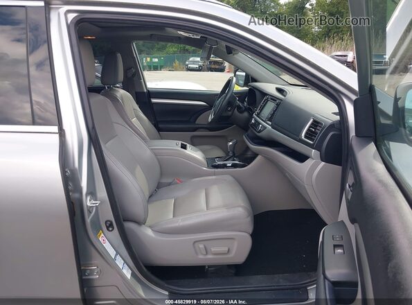 5TDJZRFH5JS818060 2018 TOYOTA HIGHLANDER Silver Vista interior delantera
