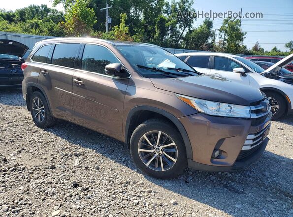 5TDJZRFH5JS845050 2018 TOYOTA HIGHLANDER Tan Przód prawy