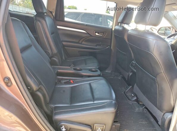5TDJZRFH5JS845050 2018 TOYOTA HIGHLANDER Tan Widok wnętrza z tyłu