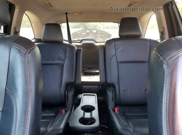 5TDJZRFH5JS845050 2018 TOYOTA HIGHLANDER Tan Widok tylnych siedzeń