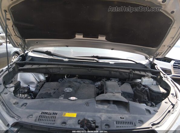 5TDJZRFH5KS585122 2019 TOYOTA HIGHLANDER Silver უკანა ხედი