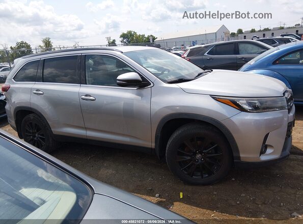 5TDJZRFH5KS585122 2019 TOYOTA HIGHLANDER Silver უკანა სალონის ხედი