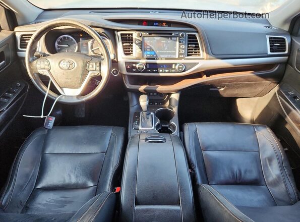 5TDJZRFH6HS409544 2017 TOYOTA HIGHLANDER Черный Вид панели приборов
