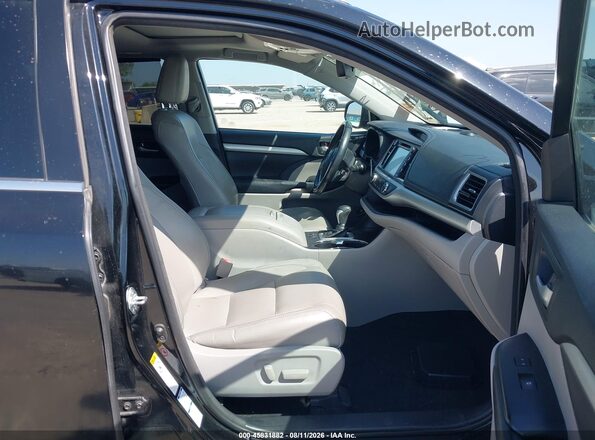 5TDJZRFH6HS432693 2017 TOYOTA HIGHLANDER Black Սալոնի դիմացի տեսք