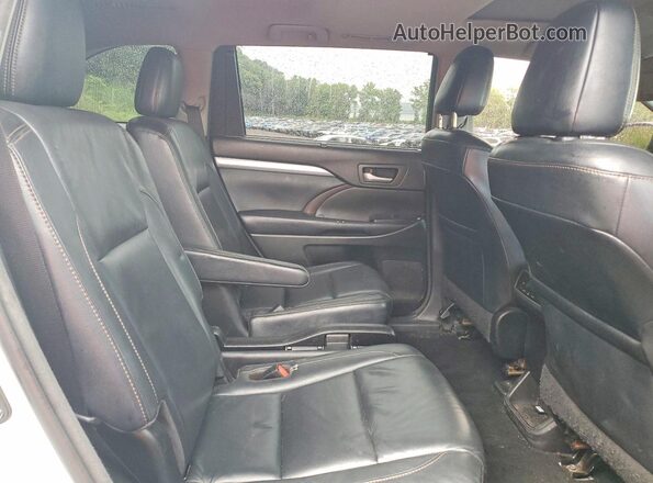 5TDJZRFH6HS457593 2017 TOYOTA HIGHLANDER White Вид задньої частини салону