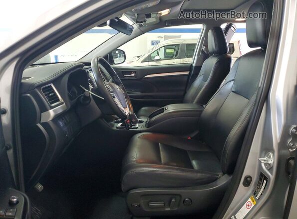 5TDJZRFH6KS734153 2019 TOYOTA HIGHLANDER Silver Вид салону спереду