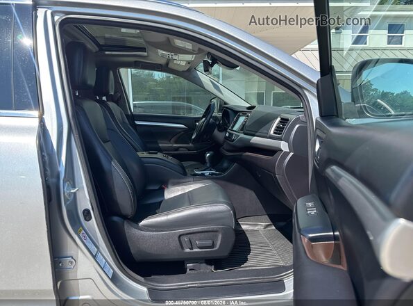 5TDJZRFH7HS362671 2017 TOYOTA HIGHLANDER Silver Widok wnętrza z przodu