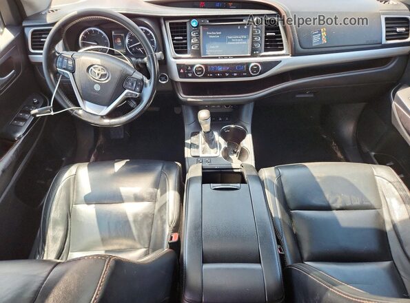 5TDJZRFH7HS384198 2017 TOYOTA HIGHLANDER Red Vista del cuadro de instrumentos