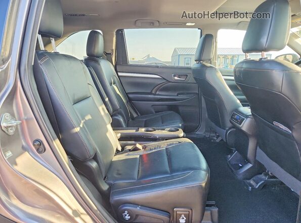 5TDJZRFH7HS472457 2017 TOYOTA HIGHLANDER Gray Вид задньої частини салону