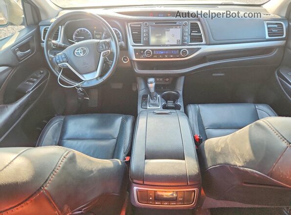 5TDJZRFH7HS472457 2017 TOYOTA HIGHLANDER Gray Вид панелі приладів