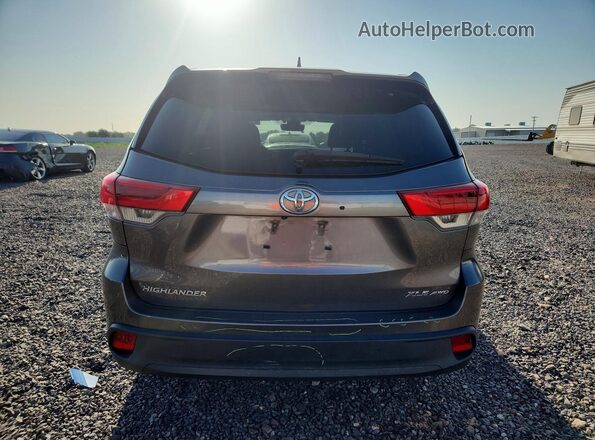 5TDJZRFH7HS472457 2017 TOYOTA HIGHLANDER Gray Вид ззаду