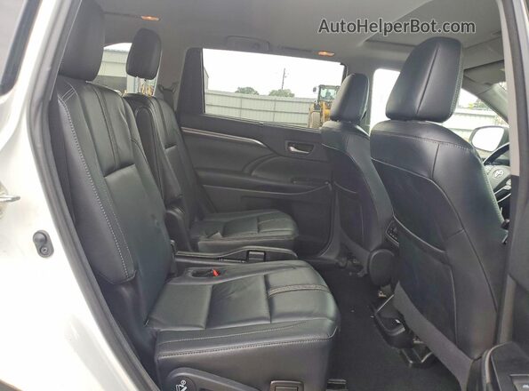 5TDJZRFH7JS538527 2018 TOYOTA HIGHLANDER White უკანა სალონის ხედი