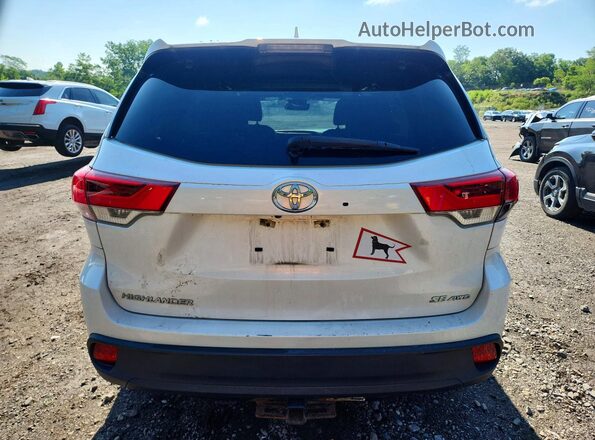 5TDJZRFH7JS894847 2018 TOYOTA HIGHLANDER White Rear view