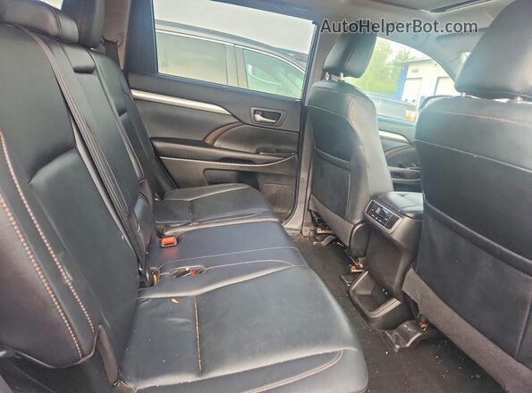 5TDJZRFH7KS595182 2019 TOYOTA HIGHLANDER Gray Rear interior view