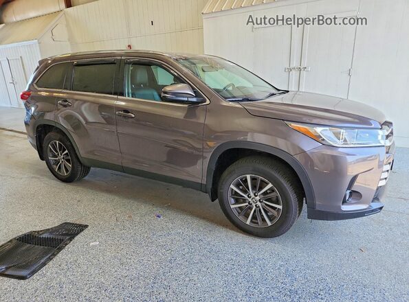 5TDJZRFH7KS630044 2019 TOYOTA HIGHLANDER Gray Передня права чверть