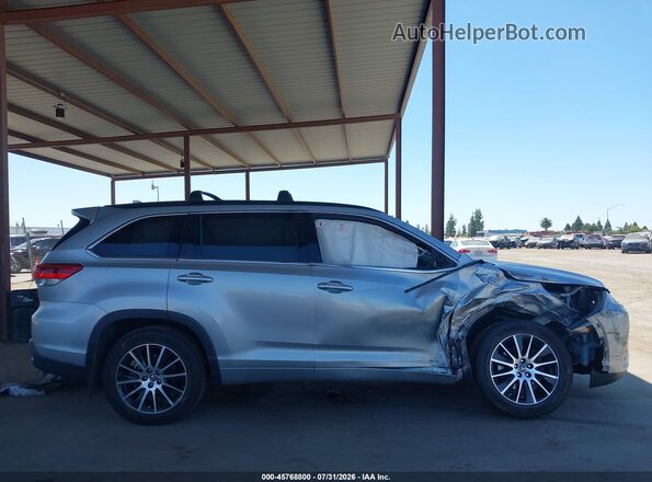5TDJZRFH8HS478297 2017 TOYOTA HIGHLANDER Silver უკანა სალონის ხედი