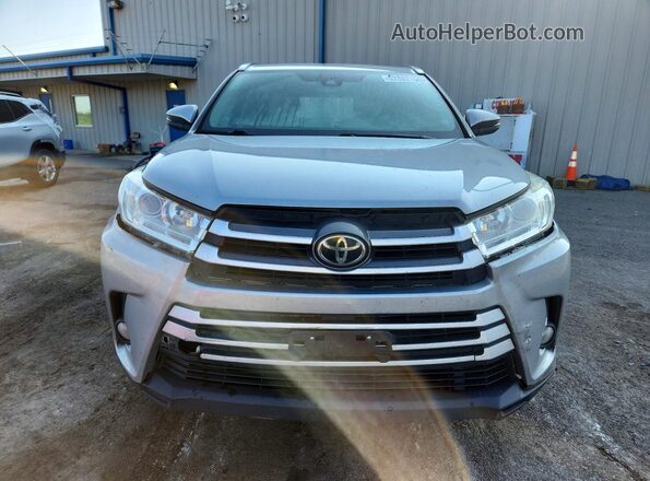 5TDJZRFH8HS508995 2017 TOYOTA HIGHLANDER Серебряный Вид спереди