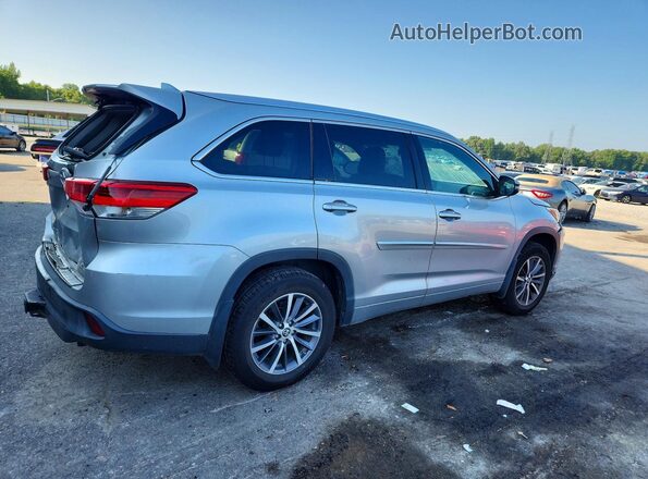 5TDJZRFH8HS508995 2017 TOYOTA HIGHLANDER Серебряный Задняя правая четверть