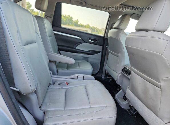 5TDJZRFH8HS508995 2017 TOYOTA HIGHLANDER Серебряный Вид задней части салона