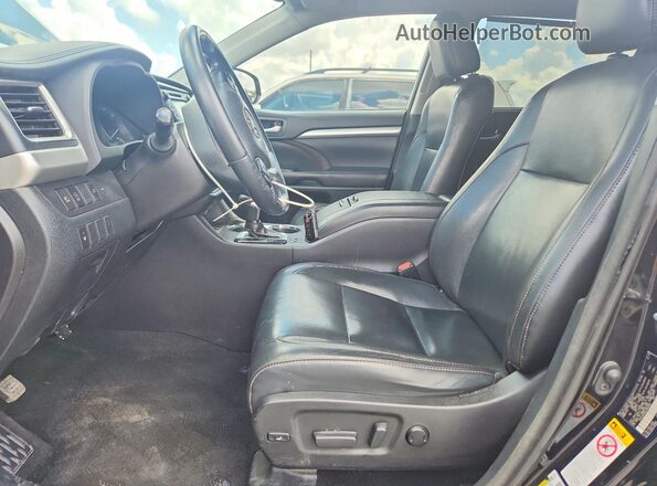 5TDJZRFH8JS903023 2018 TOYOTA HIGHLANDER Black Вид салону спереду
