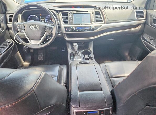 5TDJZRFH8JS903023 2018 TOYOTA HIGHLANDER Black Вид панелі приладів