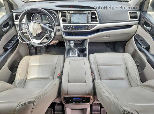 5TDJZRFH9HS460911 2017 TOYOTA HIGHLANDER Черный Вид панели приборов