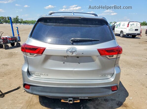 5TDJZRFHXHS381022 2017 TOYOTA HIGHLANDER Silver უკანა ხედი