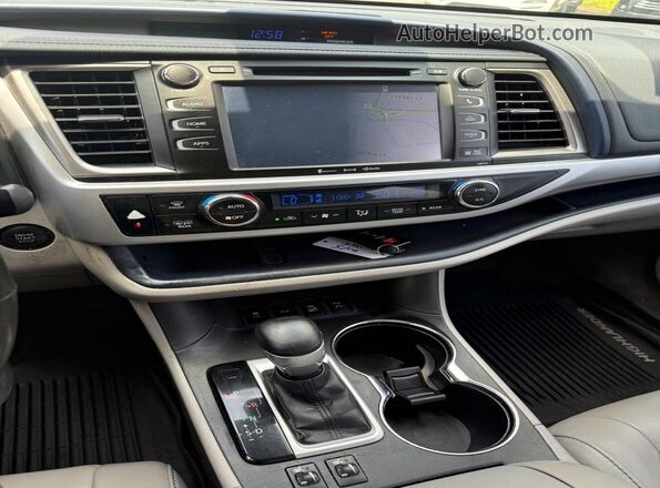 5TDJZRFHXHS398290 2017 TOYOTA HIGHLANDER Silver Widok z przodu