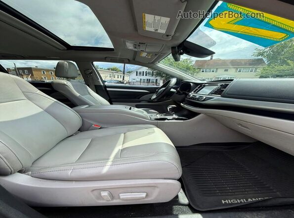 5TDJZRFHXHS398290 2017 TOYOTA HIGHLANDER Silver Widok z tyłu