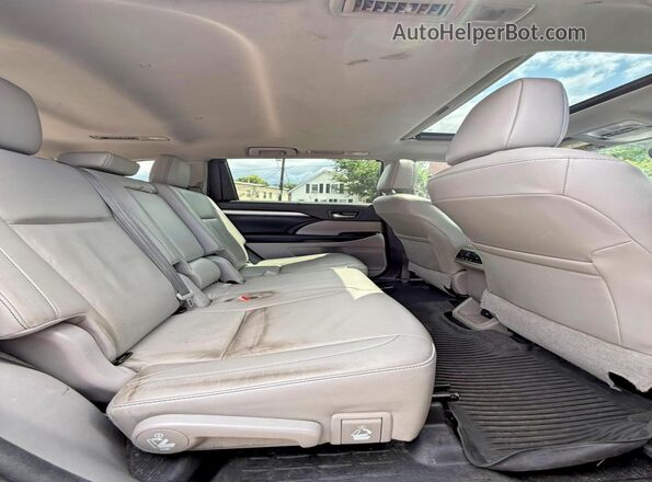 5TDJZRFHXHS398290 2017 TOYOTA HIGHLANDER Silver Widok tylnych siedzeń