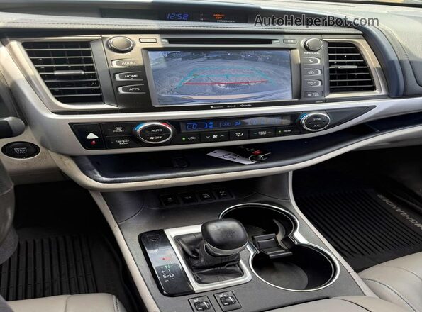 5TDJZRFHXHS398290 2017 TOYOTA HIGHLANDER Silver Widok deski rozdzielczej