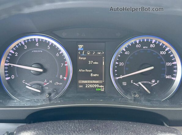 5TDJZRFHXHS398290 2017 TOYOTA HIGHLANDER Silver Widok wnętrza z tyłu