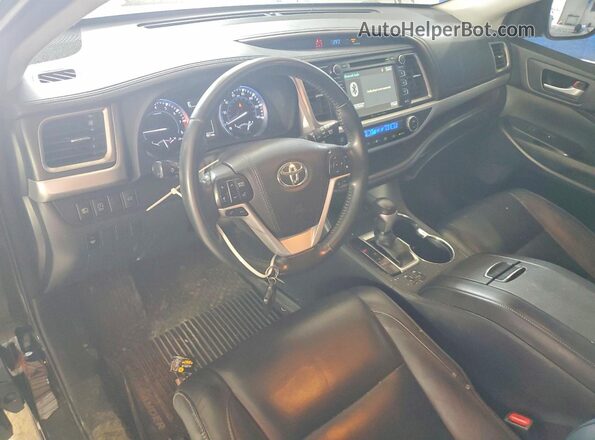 5TDJZRFHXHS518766 2017 TOYOTA HIGHLANDER Черный Вид панели приборов