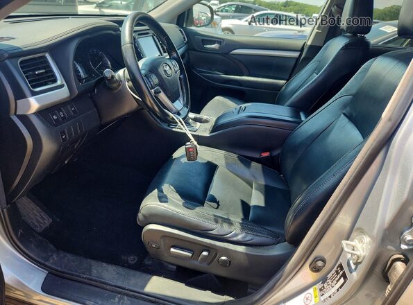 5TDJZRFHXJS811038 2018 TOYOTA HIGHLANDER Silver Vista interior delantera