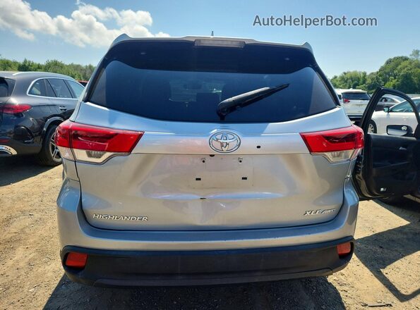 5TDJZRFHXJS811038 2018 TOYOTA HIGHLANDER Silver Vista trasera
