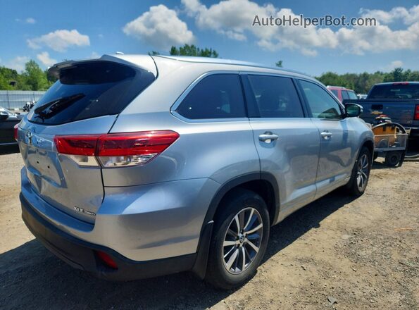5TDJZRFHXJS811038 2018 TOYOTA HIGHLANDER Silver Trasero derecho