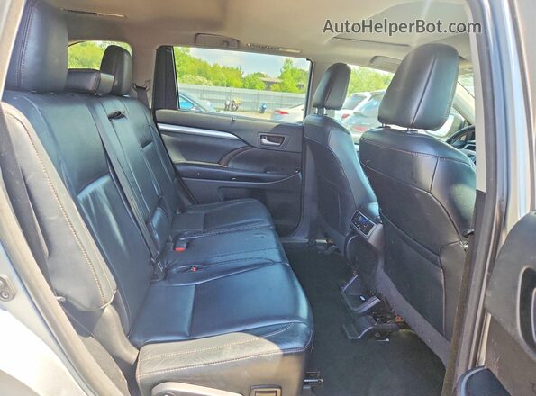 5TDJZRFHXJS811038 2018 TOYOTA HIGHLANDER Silver Vista interior trasera