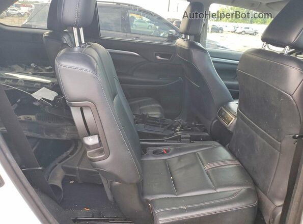5TDJZRFHXJS851801 2018 TOYOTA HIGHLANDER White Rear interior view