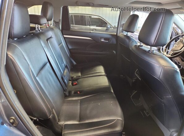 5TDJZRFHXJS907753 2018 TOYOTA HIGHLANDER Blue Rear interior view