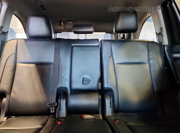 5TDJZRFHXJS907753 2018 TOYOTA HIGHLANDER Blue Rear seats view