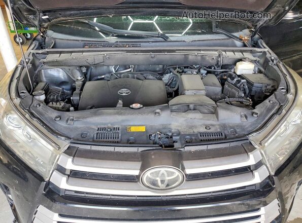 5TDJZRFHXJS914766 2018 TOYOTA HIGHLANDER Black Engine compartment view