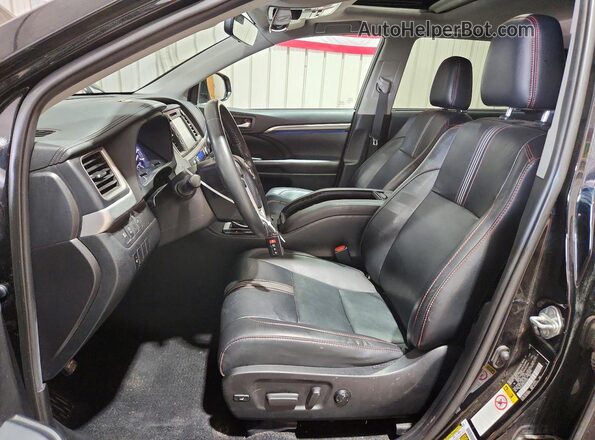 5TDJZRFHXKS734706 2019 TOYOTA HIGHLANDER Черный Вид салона спереди